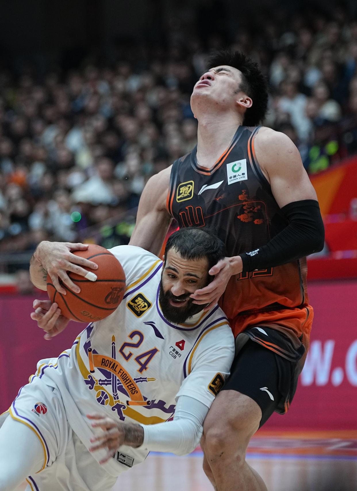 赛后山东男篮绝杀压哨——NBA季后赛节点到来；话题不断；数据趋势出现新变化的简单介绍