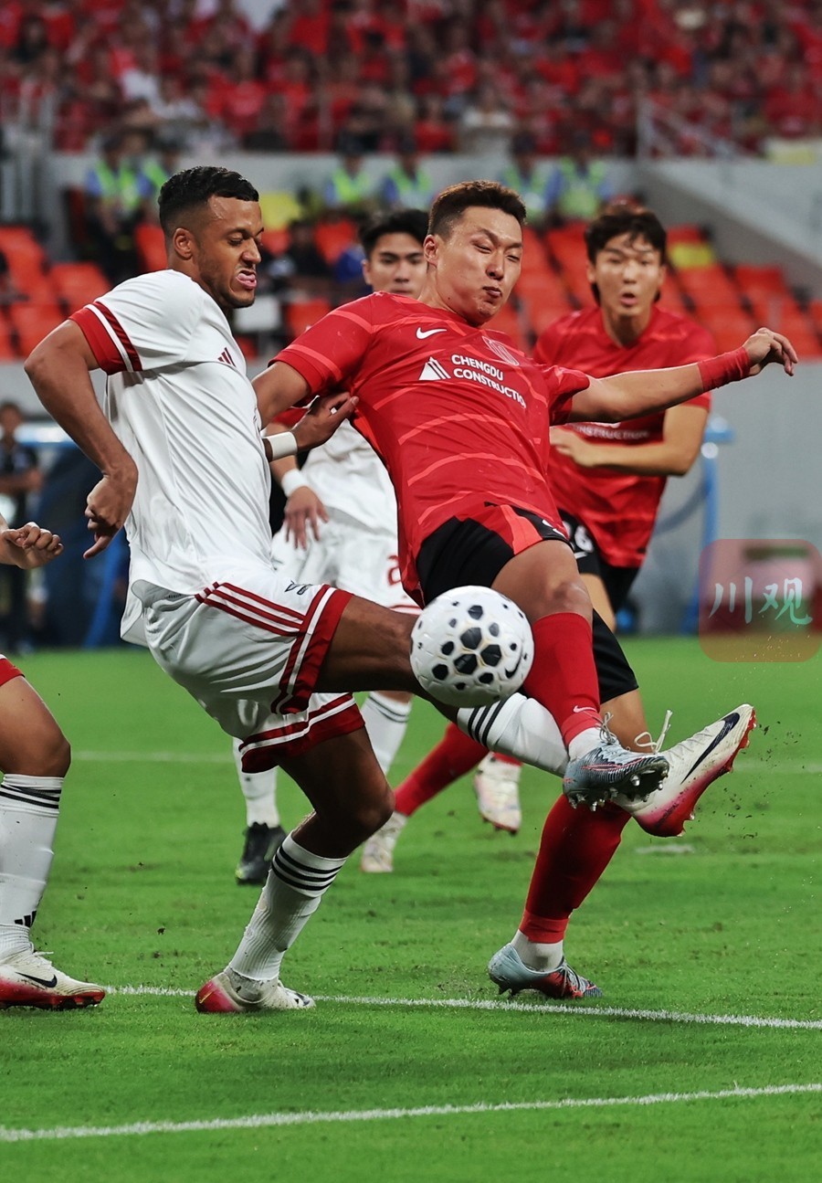 AYX SPORTS-成都蓉城训练开放日，赛前主帅复盘引欢呼，欧篮联在即，年轻球员得到机会的简单介绍